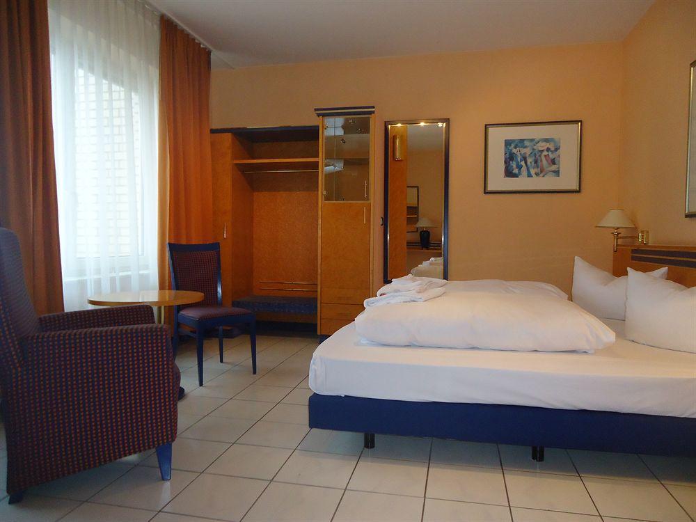 Hotel Rahlstedter Hof Хамбург Екстериор снимка