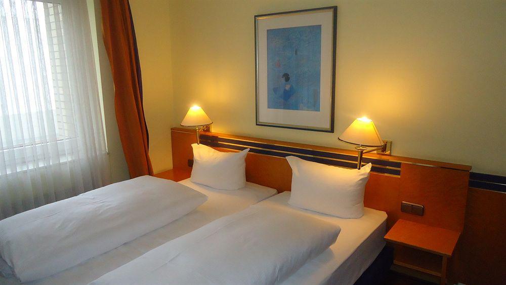 Hotel Rahlstedter Hof Хамбург Екстериор снимка