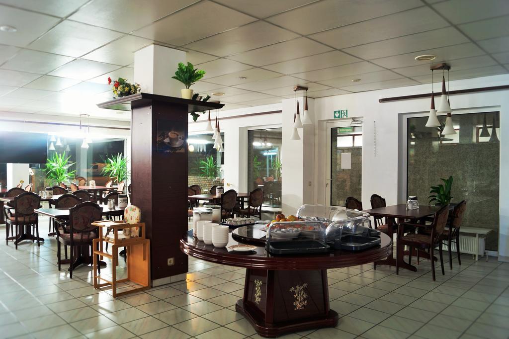 Hotel Rahlstedter Hof Хамбург Екстериор снимка