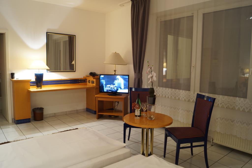 Hotel Rahlstedter Hof Хамбург Екстериор снимка