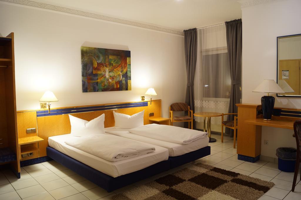 Hotel Rahlstedter Hof Хамбург Екстериор снимка