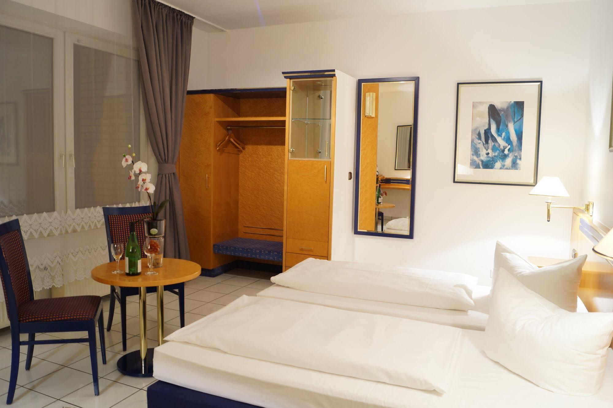 Hotel Rahlstedter Hof Хамбург Екстериор снимка