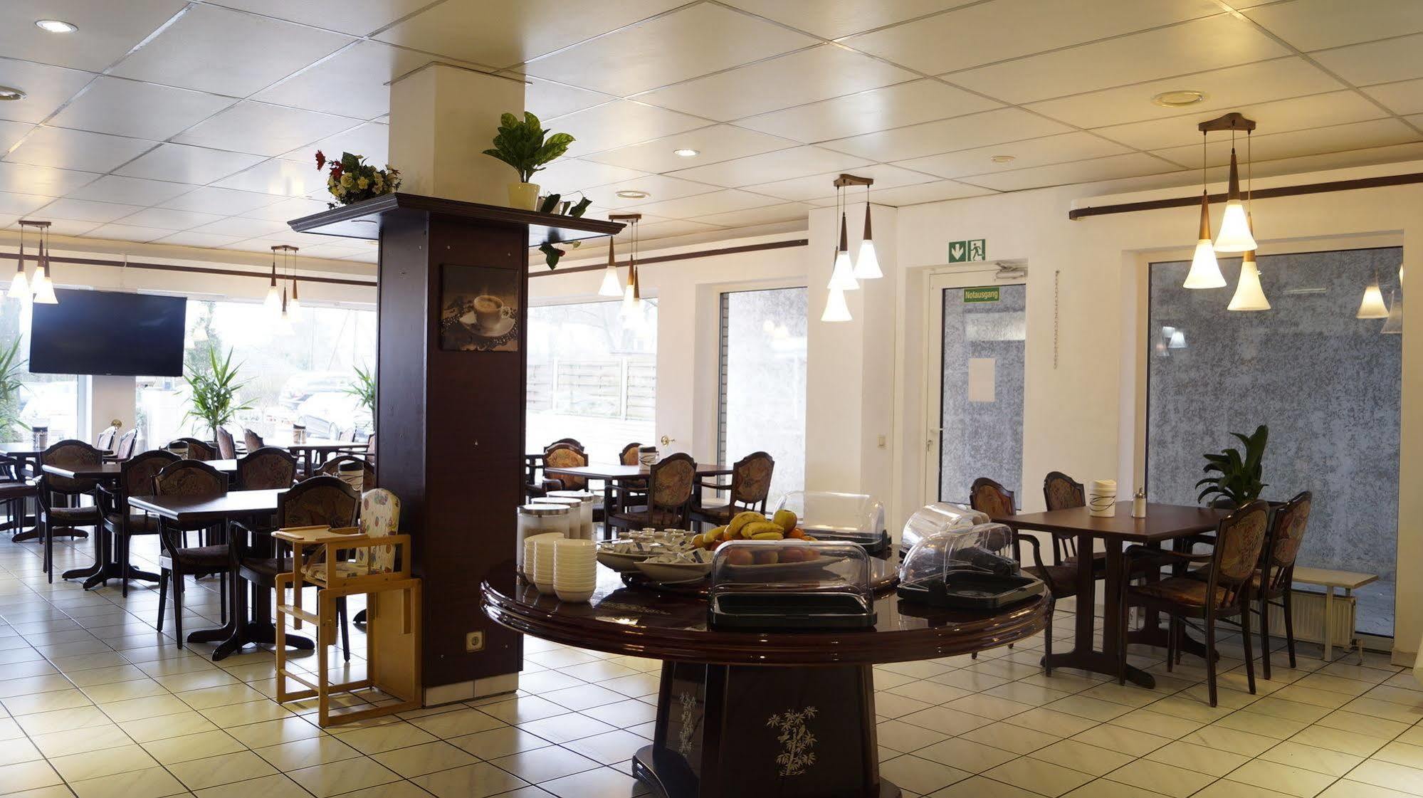 Hotel Rahlstedter Hof Хамбург Екстериор снимка