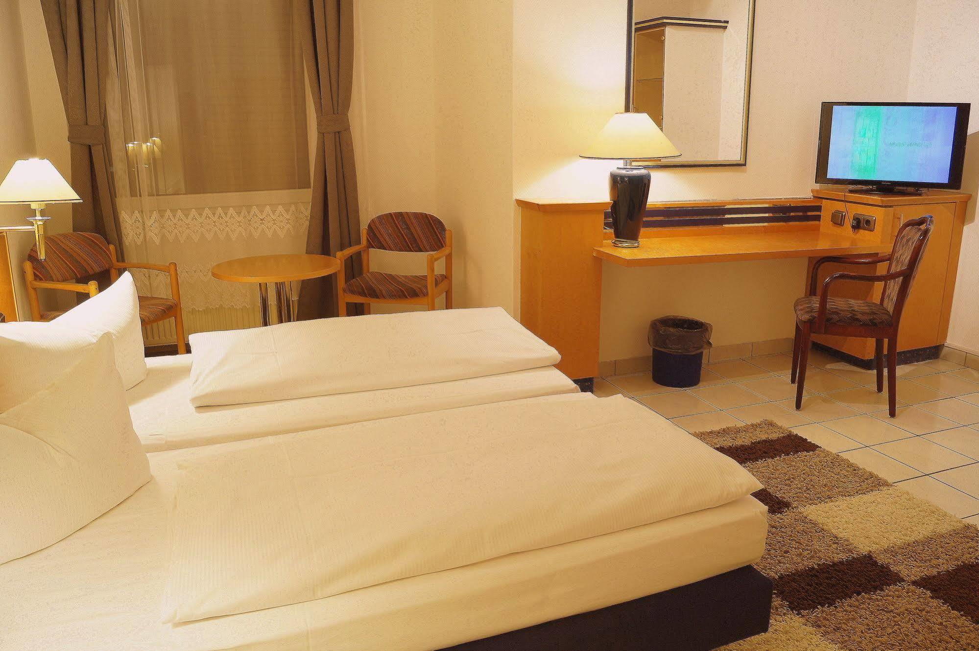 Hotel Rahlstedter Hof Хамбург Екстериор снимка