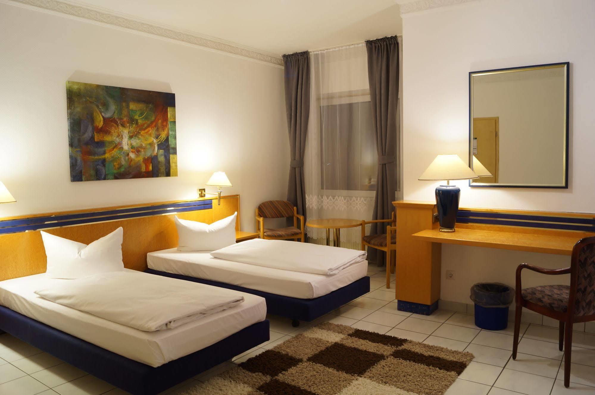 Hotel Rahlstedter Hof Хамбург Екстериор снимка