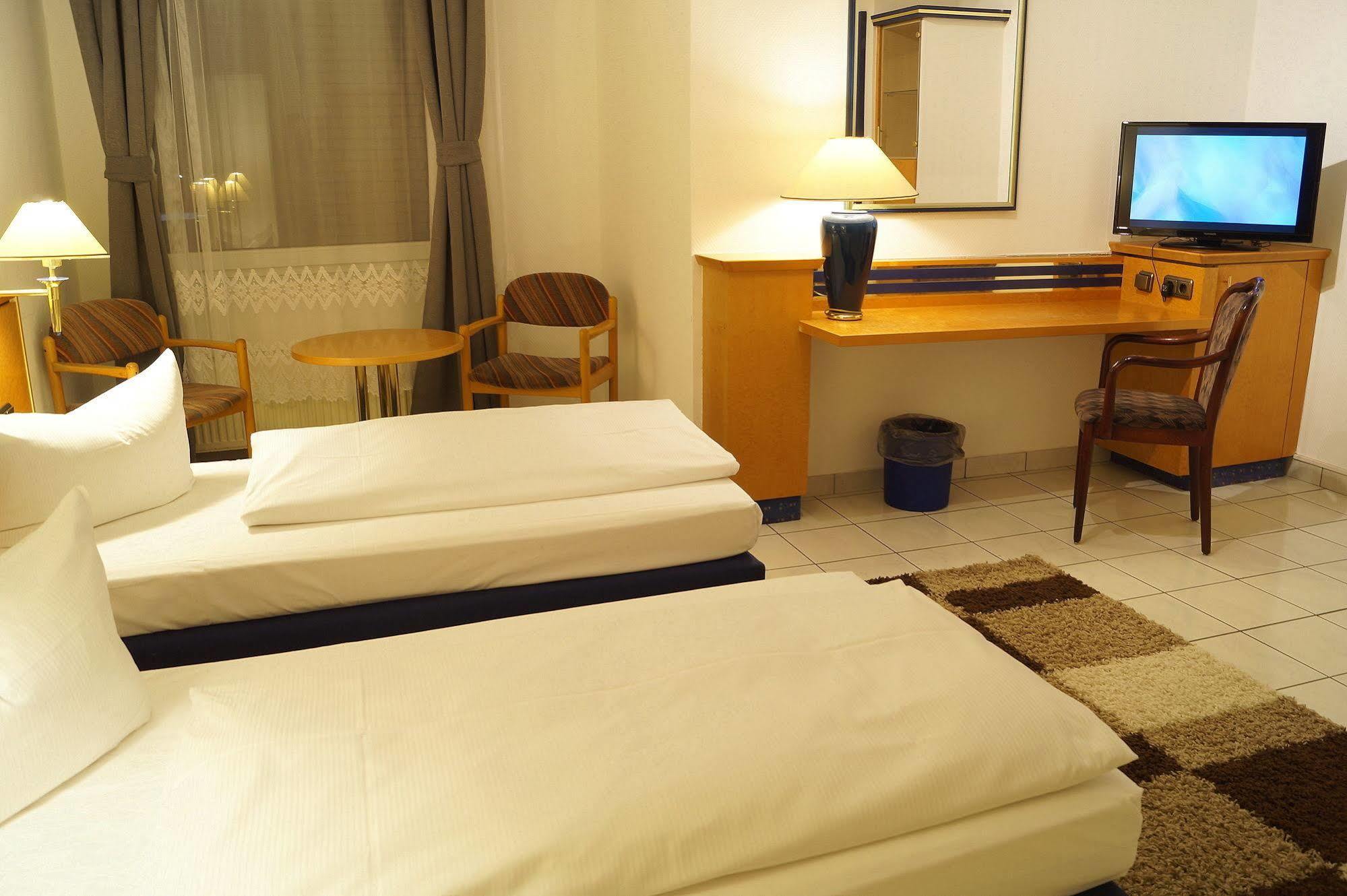 Hotel Rahlstedter Hof Хамбург Екстериор снимка