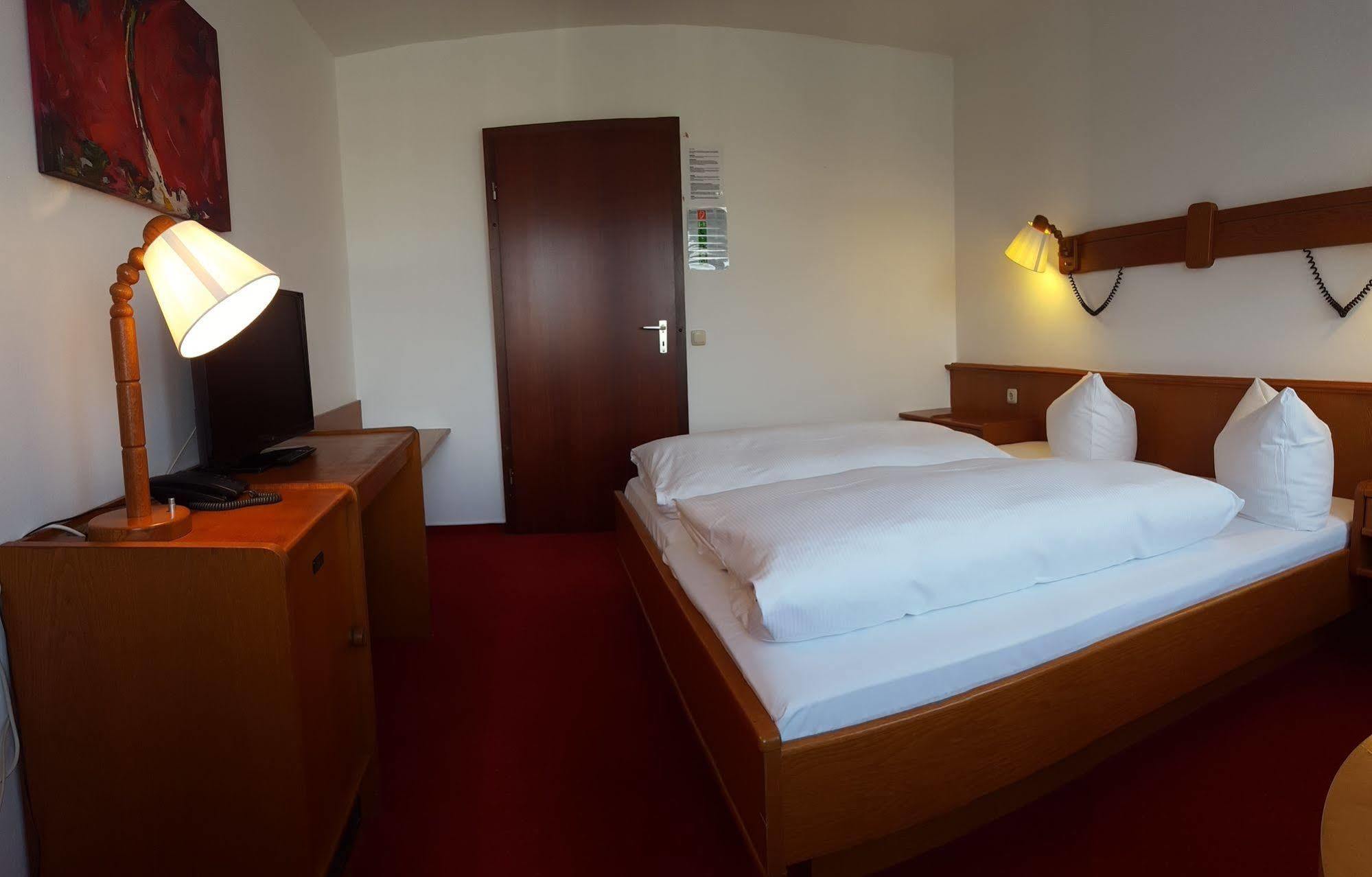 Hotel Rahlstedter Hof Хамбург Екстериор снимка